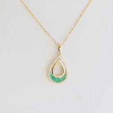 American Jewelry 14k Yellow Gold .11ctw Diamond .19ctw Emerald Open Pear Necklace