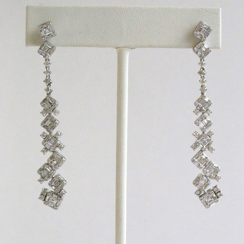 American Jewelry 14k White Gold 2.81ctw Baguette & Round Diamond Dangle Earrings