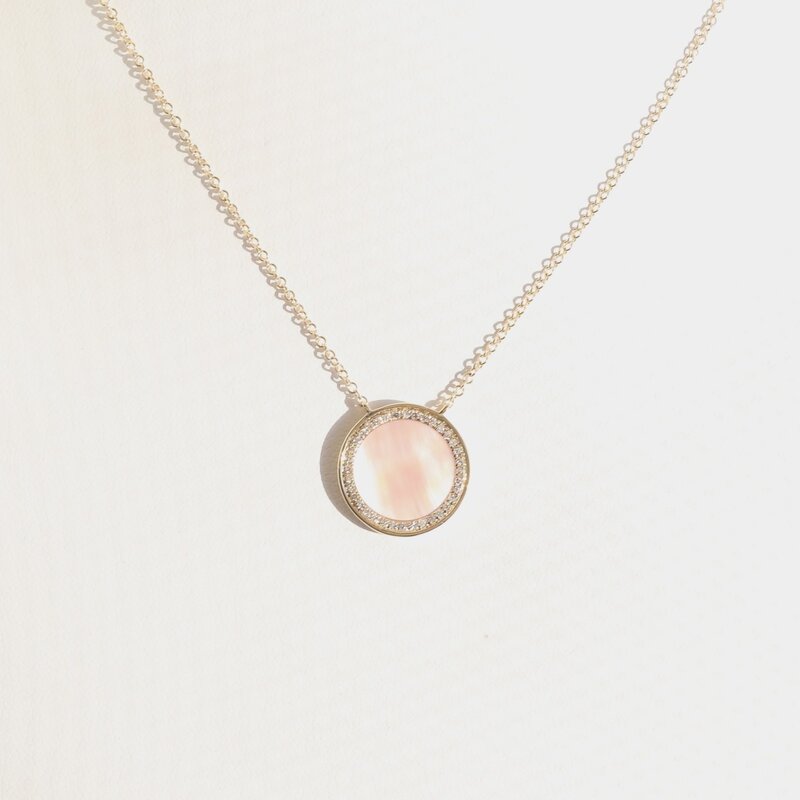American Jewelry 14k Yellow Gold 1.37ct Mother of Pearl .11ctw Diamond Round Disc Necklace