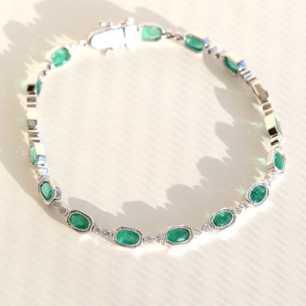 American Jewelry 14k White Gold 5.12ctw Emerald .50ctw Diamond Milgrain Bracelet