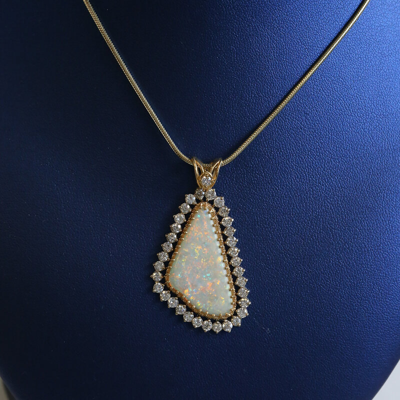 American Jewelry 14k Yellow Gold 3.40ctw Diamond Halo Unique Cut Opal Necklace