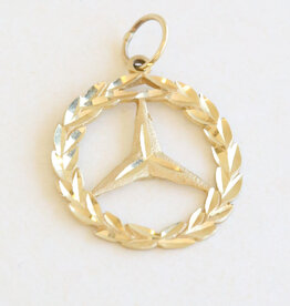 American Jewelry 14k Yellow Gold Tri Point Pendant (CHAIN NOT INCLUDED)