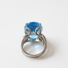 ESTATE 18k White Gold Apx. 21ct Oval Blue Topaz and 1ctw Diamond Accented Ring (Size 5.5)