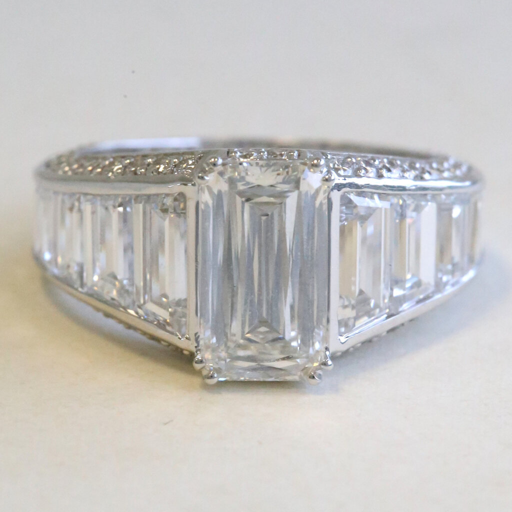 American Jewelry 14k White Gold 6.50ctw (2.00 F/VS1 Ctr) Lab Grown Modified Emerald Tapered Baguette Engagement Ring