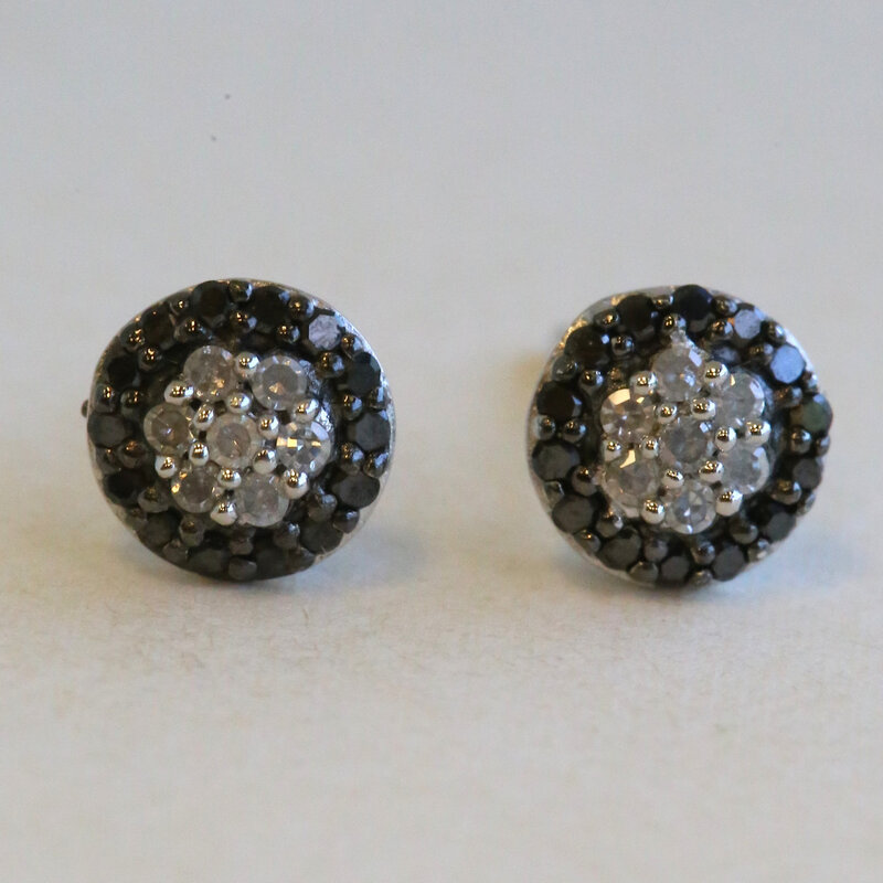 American Jewelry ESTATE Sterling Silver .15ctw White and Black Diamond Stud Earrings