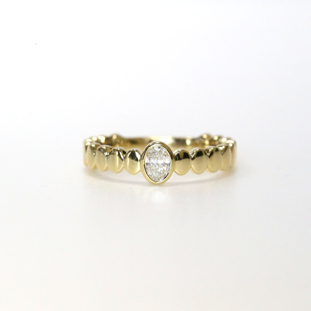 American Jewelry 14k Yellow Gold .25ct Oval Diamond Scalloped Bezel Ring (Size 7)