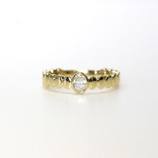 American Jewelry 14k Yellow Gold .25ct Oval Diamond Scalloped Bezel Ring (Size 7)