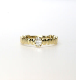 American Jewelry 14k Yellow Gold .25ct Oval Diamond Scalloped Bezel Ring (Size 7)