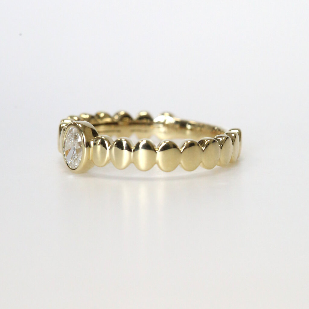 American Jewelry 14k Yellow Gold .25ct Oval Diamond Scalloped Bezel Ring (Size 7)