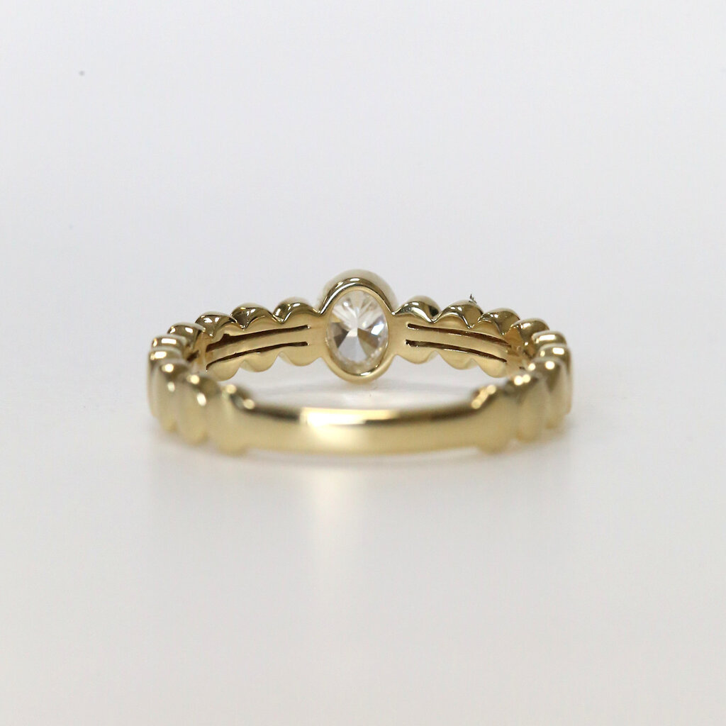 American Jewelry 14k Yellow Gold .25ct Oval Diamond Scalloped Bezel Ring (Size 7)