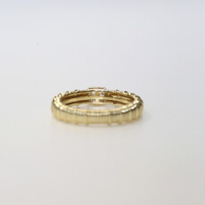 American Jewelry 14k Yellow Gold .26ct East to West Emerald Bezel Ribbed Ring (Size 7)