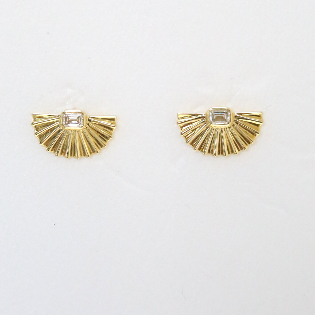 American Jewelry 14k Yellow Gold .23ctw Emerald Diamond Bezel Fan Stud Earrings