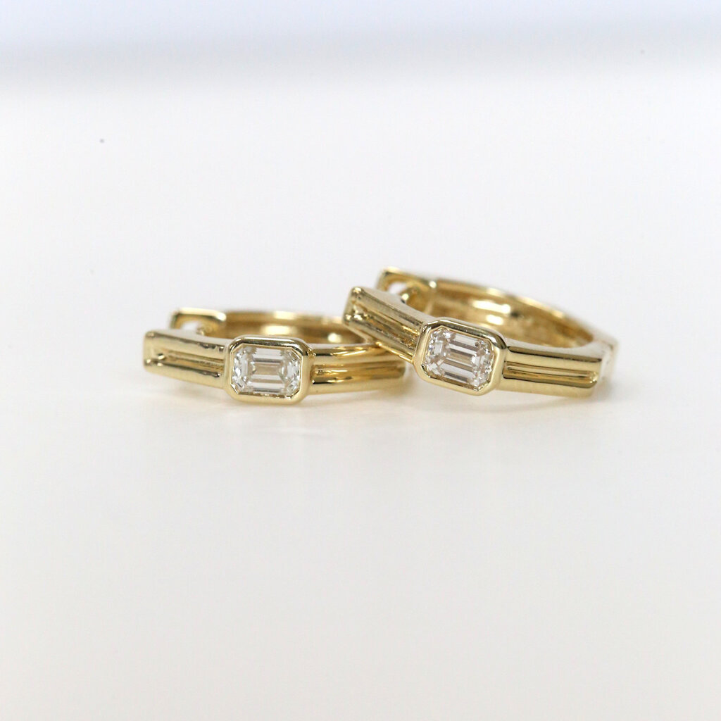 American Jewelry 14k Yellow Gold .40ctw Emerald Bezel Geometric Hoop Earrings