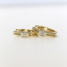 American Jewelry 14k Yellow Gold .40ctw Emerald Bezel Geometric Hoop Earrings