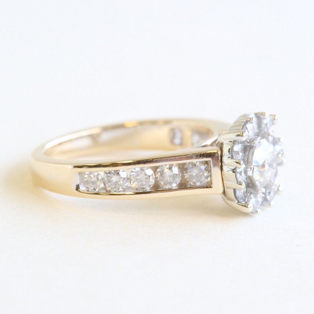 American Jewelry ESTATE 14k Yellow Gold 1.50ctw (.45ctr) Round Halo Cluster Engagement Ring (Size 6.75)