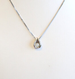 American Jewelry Estate 14k White Gold .10ctw Round Diamond Pear Necklace
