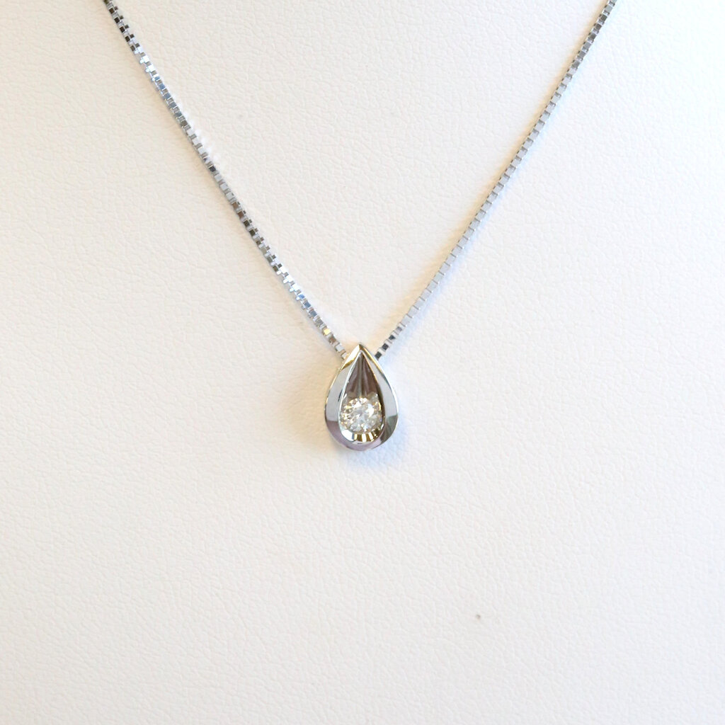 American Jewelry Estate 14k White Gold .10ctw Round Diamond Pear Necklace