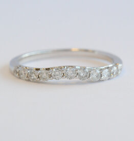 American Jewelry 14k White Gold .52ctw Diamond Curved Contour Wedding Band Ring (Size 7)