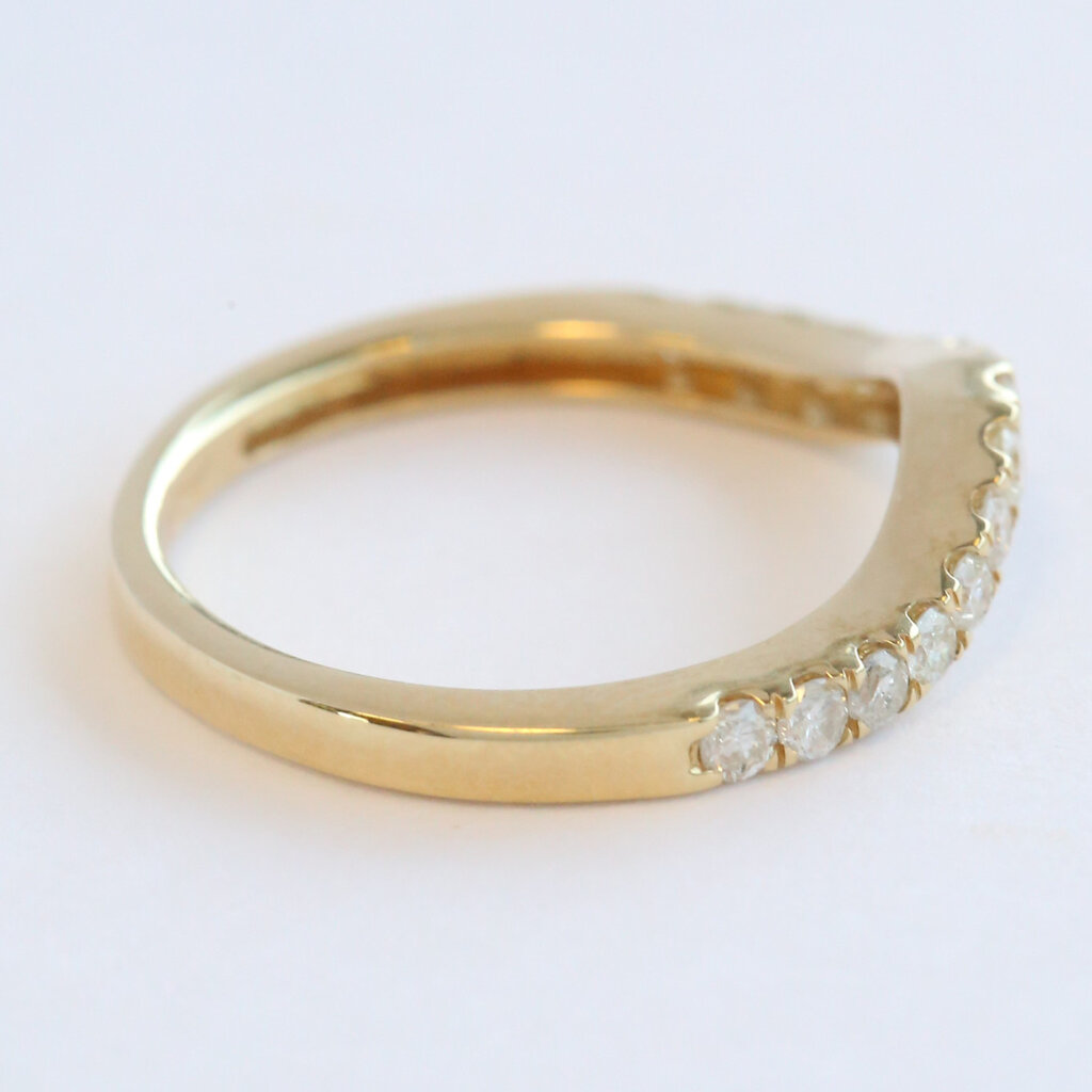 American Jewelry 14k Yellow Gold .50ctw Diamond Curved Contour Band Ring (Size 7)