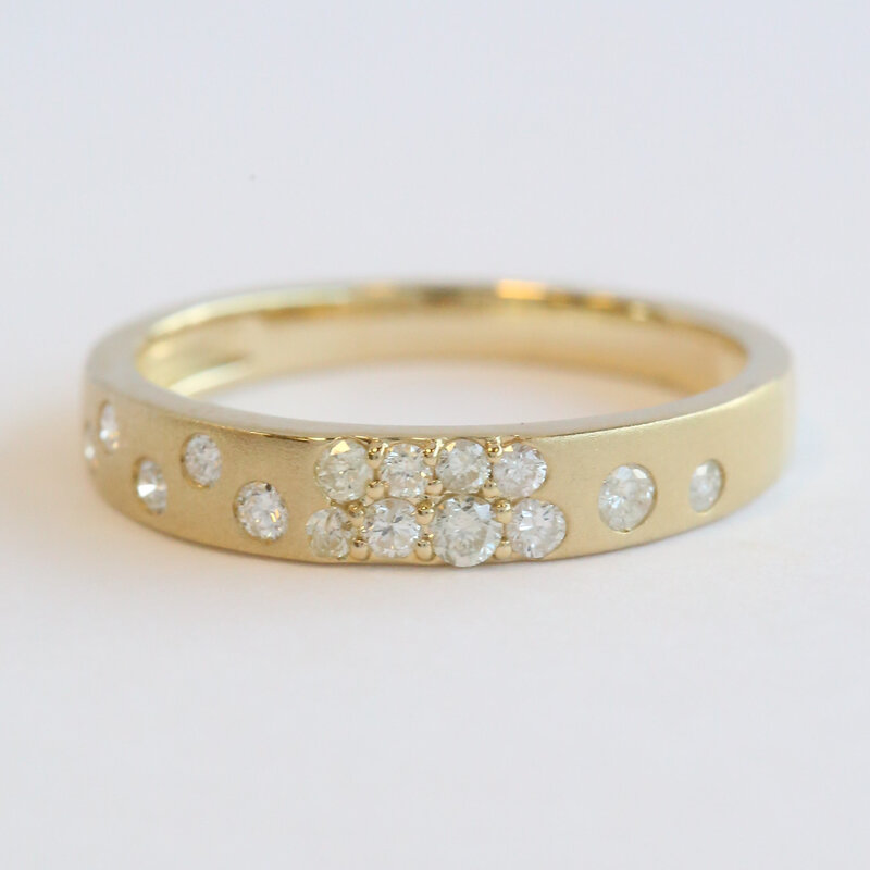 American Jewelry 14k Yellow Gold .34ctw Diamond Gypsy Set Wedding Band Ring (Size 7)