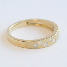 American Jewelry 14k Yellow Gold .34ctw Diamond Gypsy Set Wedding Band Ring (Size 7)