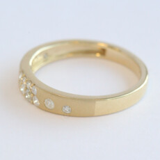American Jewelry 14k Yellow Gold .34ctw Diamond Gypsy Set Wedding Band Ring (Size 7)