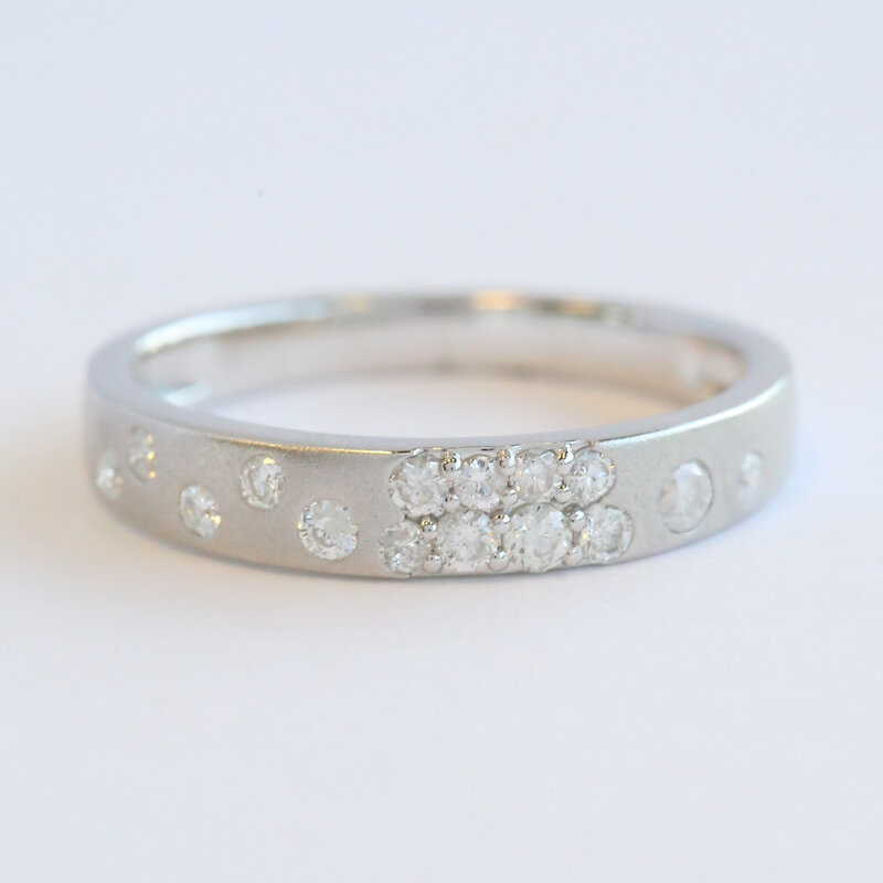 American Jewelry 14k White Gold .34ctw Diamond Gypsy Set Wedding Band Ring (Size 7)