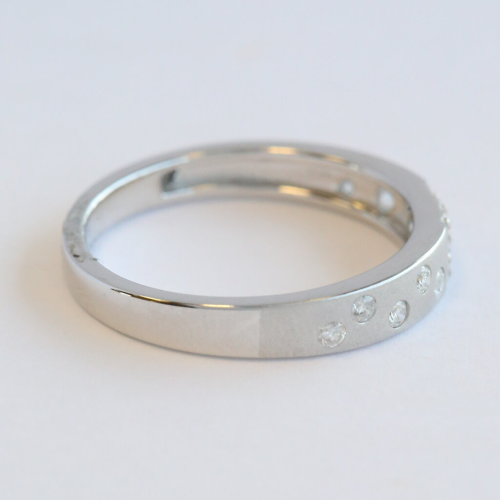 American Jewelry 14k White Gold .34ctw Diamond Gypsy Set Wedding Band Ring (Size 7)
