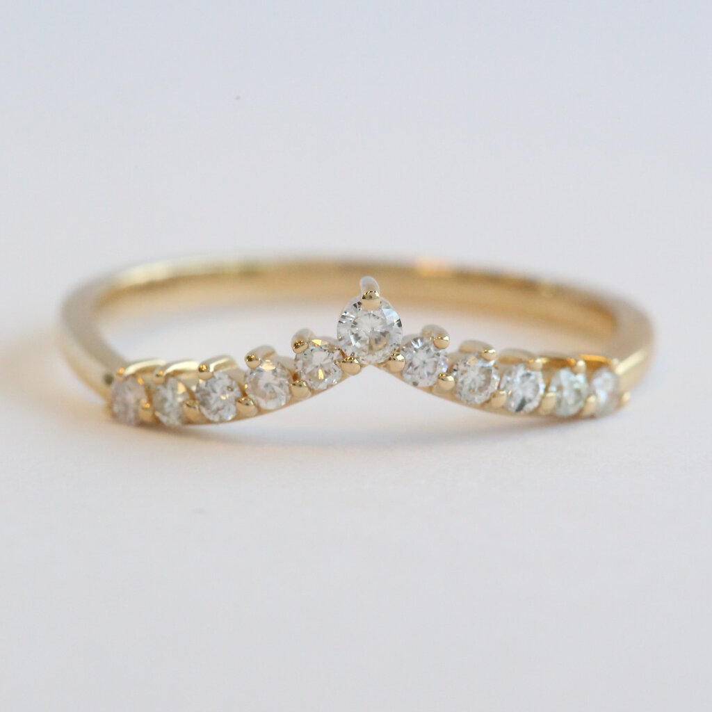 American Jewelry 14k Yellow Gold .28ctw Diamond Contour Curved Wedding Band Ring (Size 7)