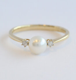 American Jewelry 14k Yellow Gold 5mm Pearl and Diamond Accent Ring (Size 7)