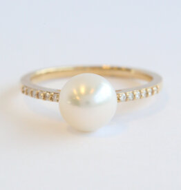 American Jewelry 14k Yellow Gold 8mm Pearl .10ctw Diamond Ring (Size 7)