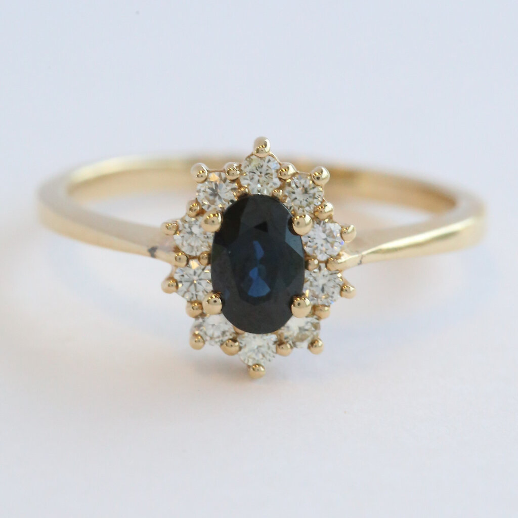 American Jewelry 14k Yellow Gold .28ctw Diamond .56ct Sapphire Oval Halo ring (Size 7)