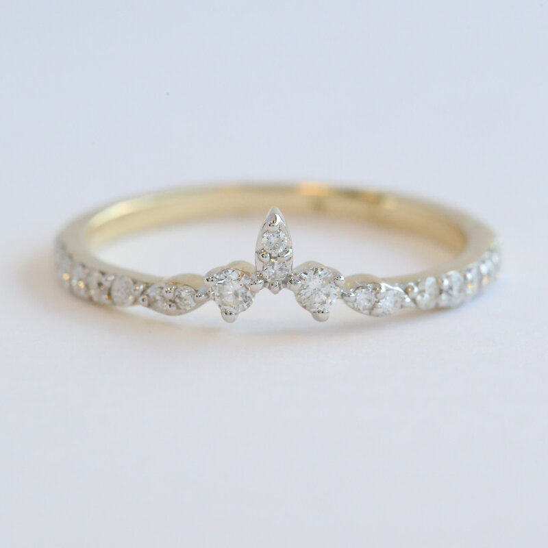 American Jewelry 14k Yellow Gold .28ctw Diamond Contour Curved Wedding Band Ring (Size 7)