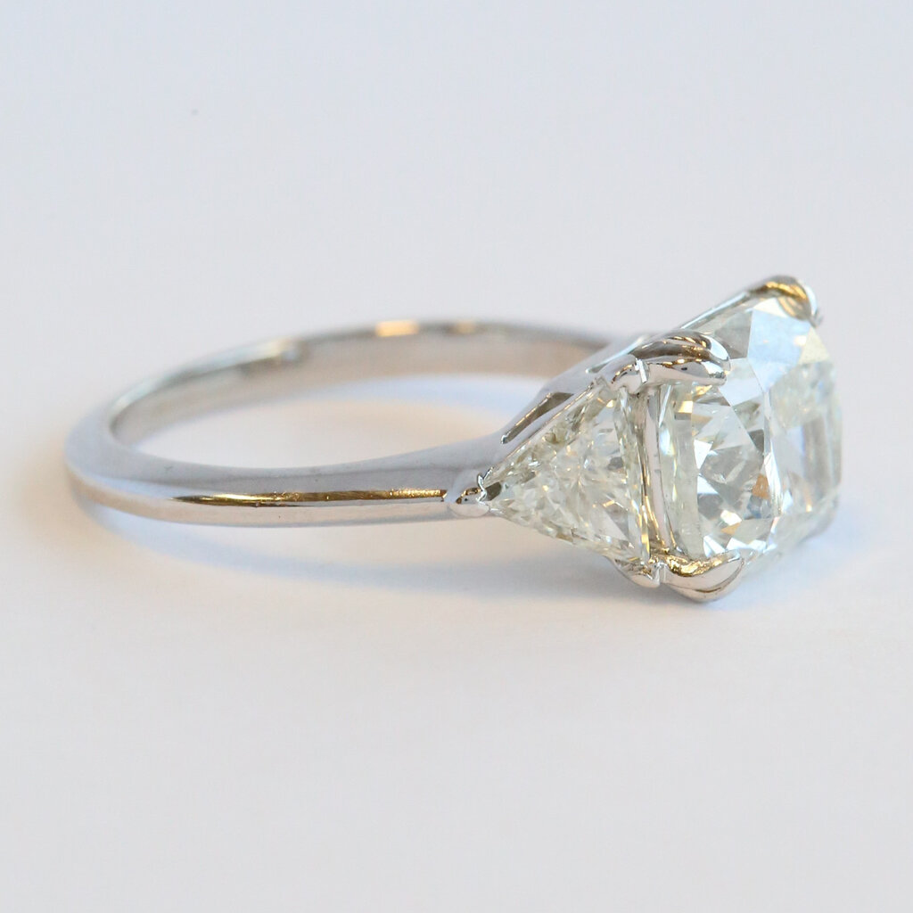 American Jewelry 14k White Gold 4.70ctw (3.70 H/SI2 Ctr) AGS Cushion & Trillion Diamond Engagement Ring