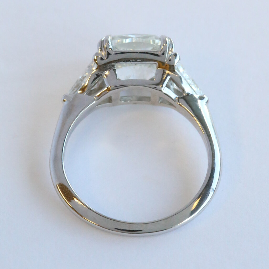 American Jewelry 14k White Gold 4.70ctw (3.70 H/SI2 Ctr) AGS Cushion & Trillion Diamond Engagement Ring