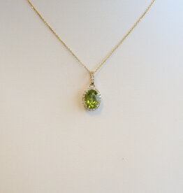 American Jewelry 14k Yellow Gold  1.3ct Peridot .12ctw Diamond Oval Halo Necklace