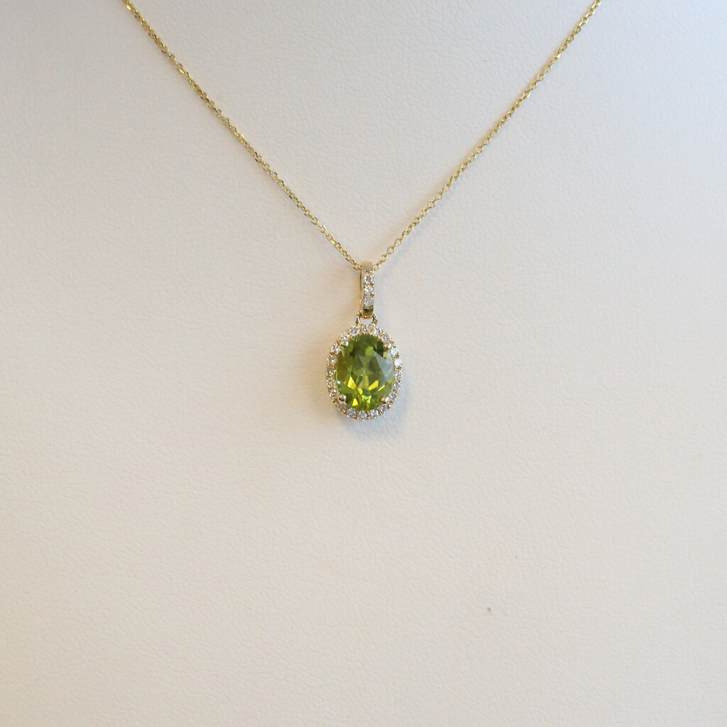 American Jewelry 14k Yellow Gold  1.3ct Peridot .12ctw Diamond Oval Halo Necklace