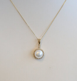 American Jewelry 14k Yellow Gold 8mm Akoya Pearl .10ctw Diamond Halo Necklace
