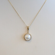 American Jewelry 14k Yellow Gold 8mm Akoya Pearl .10ctw Diamond Halo Necklace