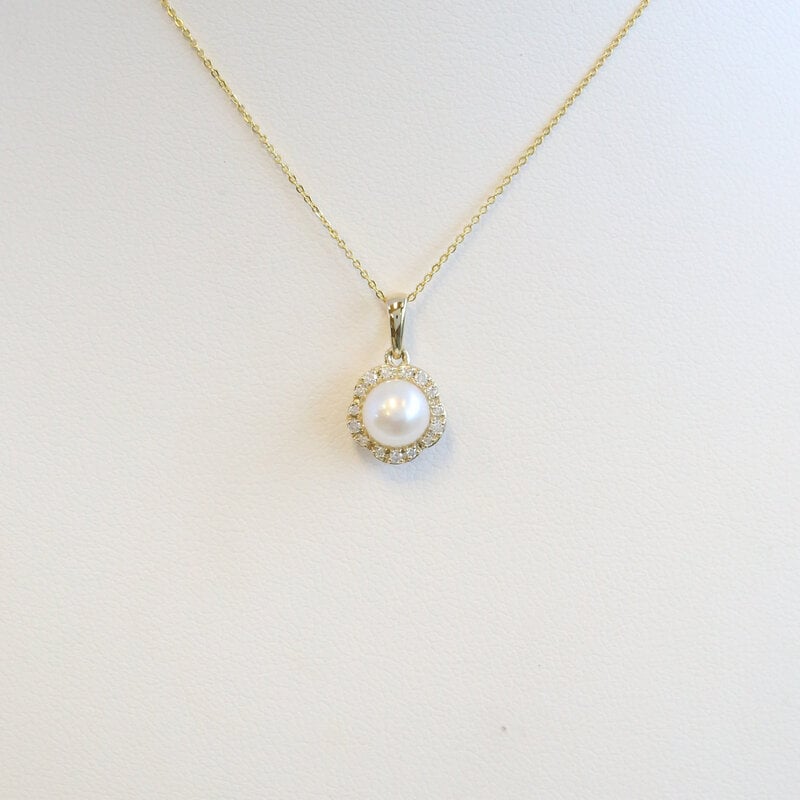 American Jewelry 14k Yellow Gold 6mm Akoya Pearl .08ctw Diamond Halo Necklace