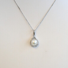 American Jewelry 14k White Gold 5mm Akoya Pearl .24ctw Diamond Drop Necklace