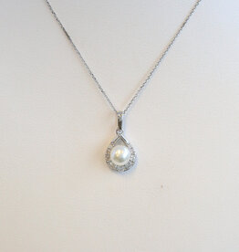 American Jewelry 14k White Gold 5mm Akoya Pearl .24ctw Diamond Drop Necklace