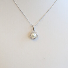 American Jewelry 14k White Gold 5mm Akoya Pearl .08ctw Diamond Flower Halo Necklace