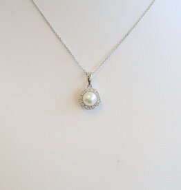 American Jewelry 14k White Gold 5mm Akoya Pearl .08ctw Diamond Flower Halo Necklace