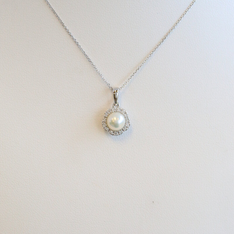 American Jewelry 14k White Gold 5mm Akoya Pearl .08ctw Diamond Flower Halo Necklace