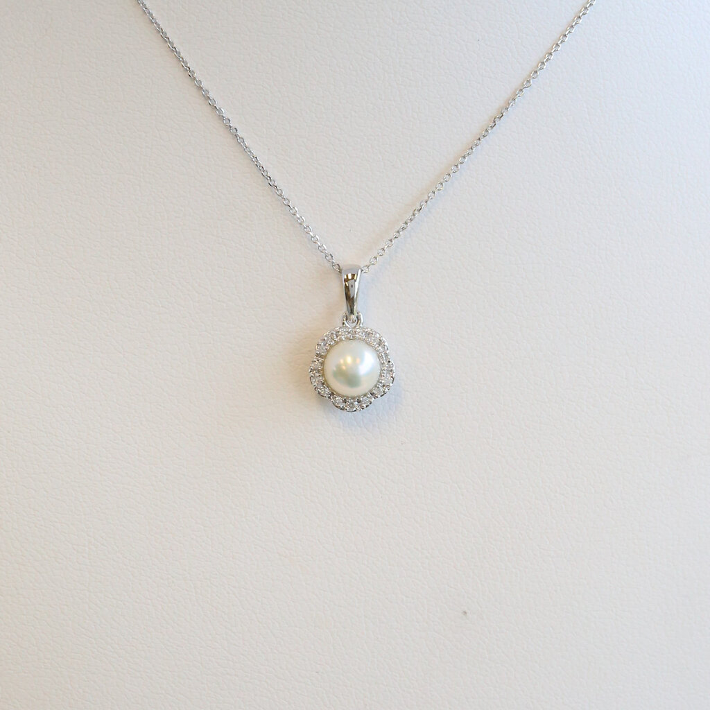 American Jewelry 14k White Gold 5mm Akoya Pearl .08ctw Diamond Flower Halo Necklace