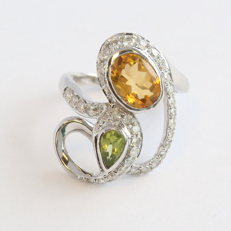 American Jewelry ESTATE 18k White Gold 1.6ct Citrine .40ct Peridot .30ctw Diamond Openwork Fashion Ring (Size 6.5)