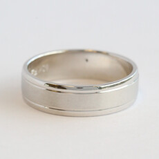 American Jewelry ESTATE 10k White Gold Notched Edge Mens Wedding Band (Size 9.5)