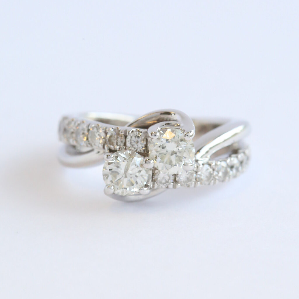 American Jewelry ESTATE 14k White Gold 1.35ctw Diamonds Bypass Ring (Size 5)