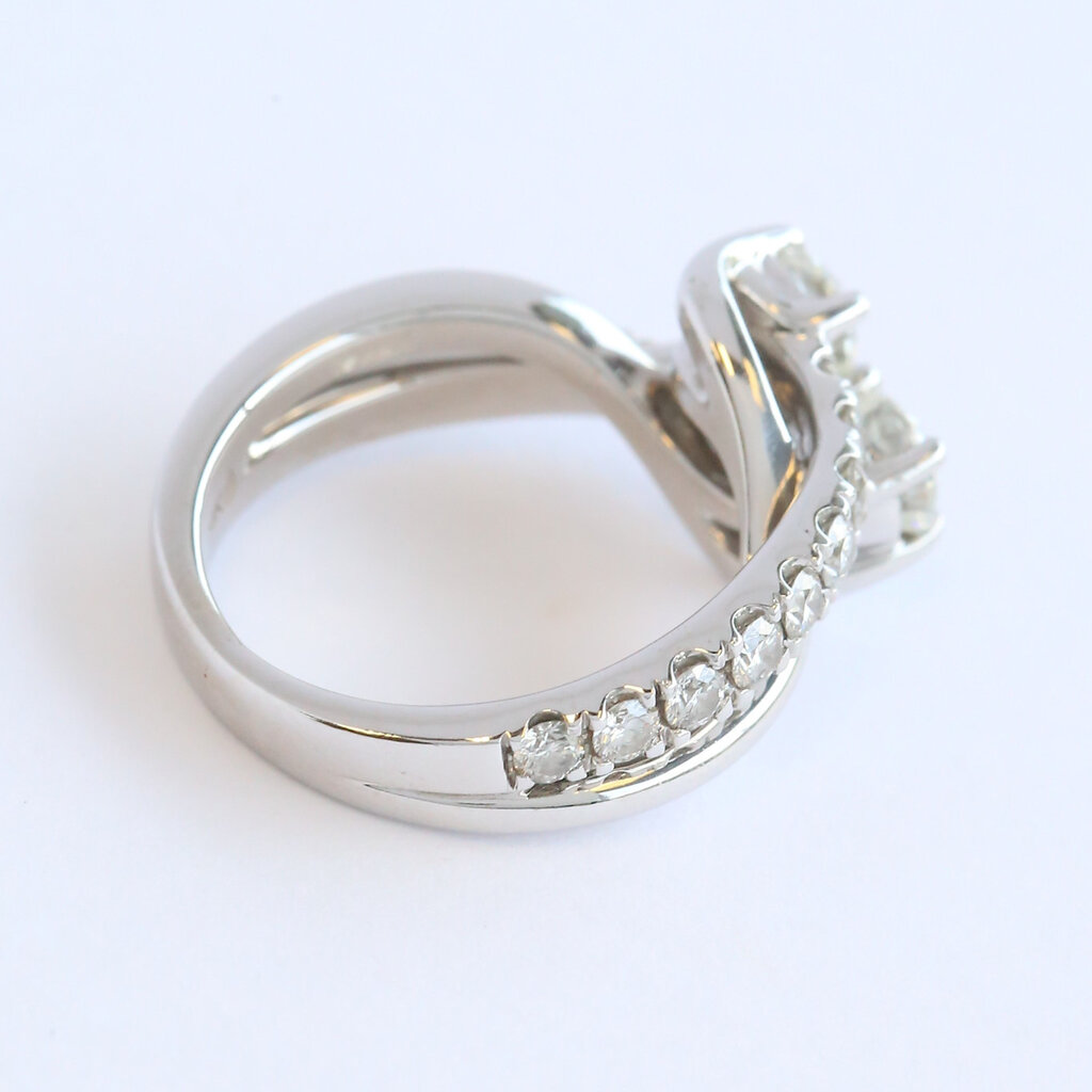 American Jewelry ESTATE 14k White Gold 1.35ctw Diamonds Bypass Ring (Size 5)